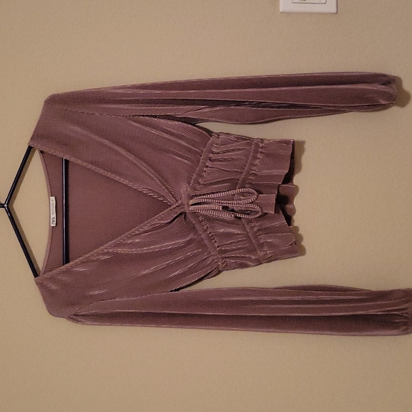 Zara Tops - Women long sleeve dressy crop top
